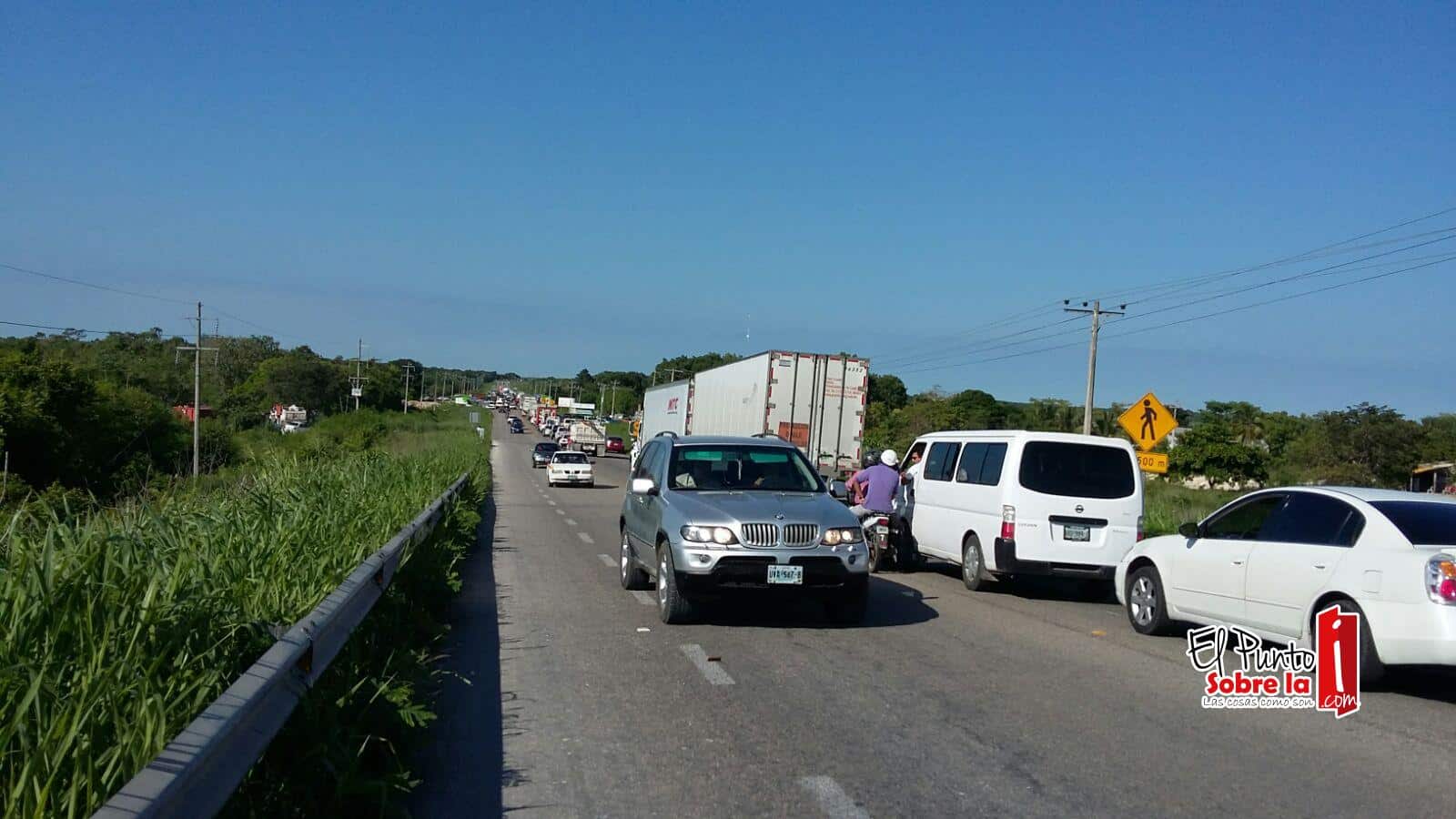 Ejidatarios mantienen  bloqueada vía federal Chetumal-Escarcega