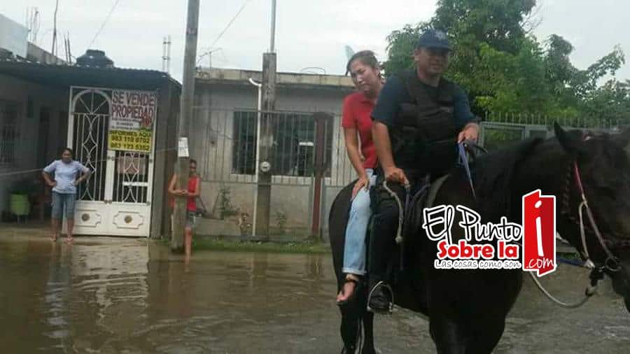 Bajan del caballo  a la China Gamboa