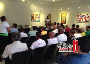 Instruye Mauricio Góngora capacitar a entrenadores para un mejor desarrollo de deportistas