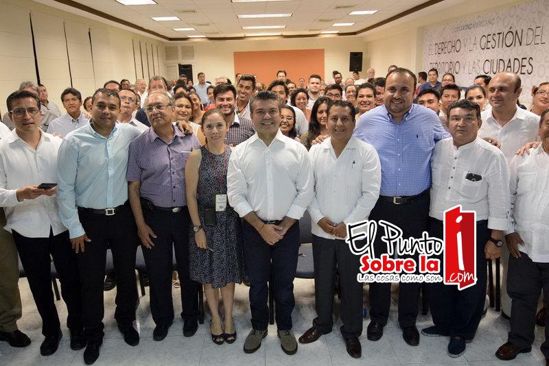 Presenta Mauricio Góngora ponencia magistral de desarrollo urbano de Playa del Carmen