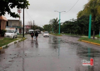Taxistas hacen su agosto en plena contingencia