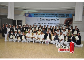 Reciben su certificado cincuenta enfermeras #fotos