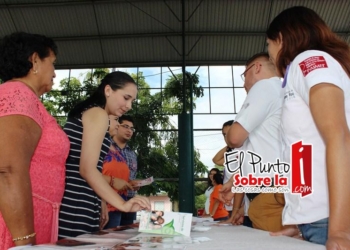 Asiste presidenta del DIF Bacalar a feria para la prevención de la violencia contra las mujeres