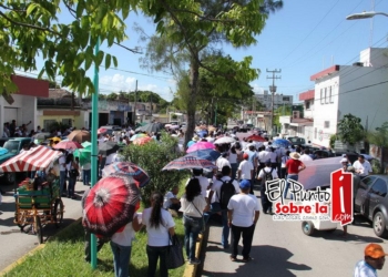 Marchan maestros del Cobach en Chetumal