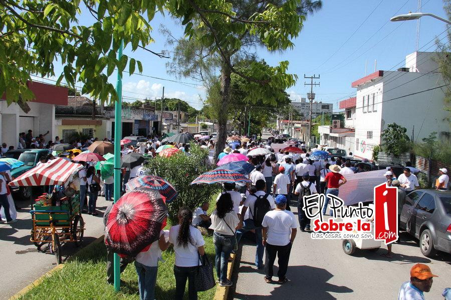Marchan maestros del Cobach en Chetumal