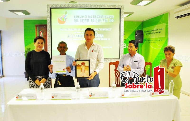 Reconoce CDHEQROO la “vida digna” de Don Enrique Mártínez