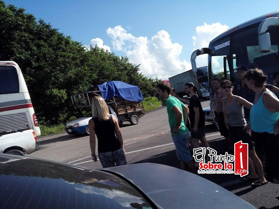 Bloqueo carretero afecta industria sin chimeneas del sur de Q. Roo.