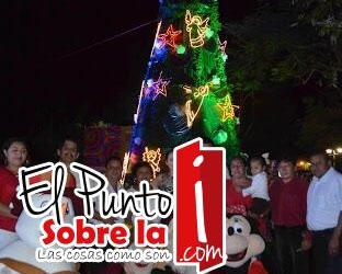 Arman árbol navideño en “Pueblo Mágico”