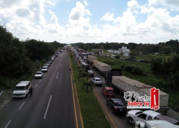 Se agudiza bloqueo carretero