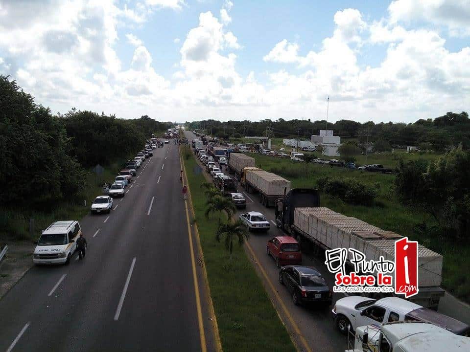 Se agudiza bloqueo carretero