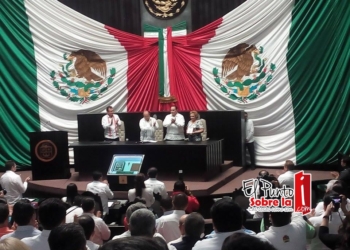 Entregan Medalla al Mérito Medico