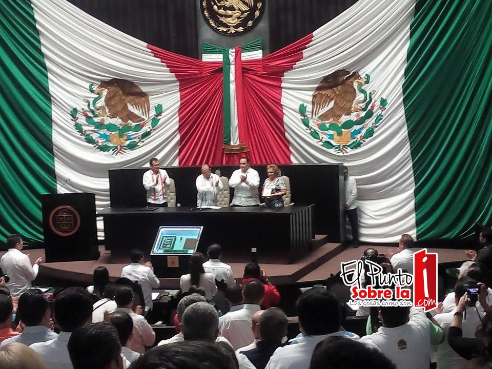 Entregan Medalla al Mérito Medico