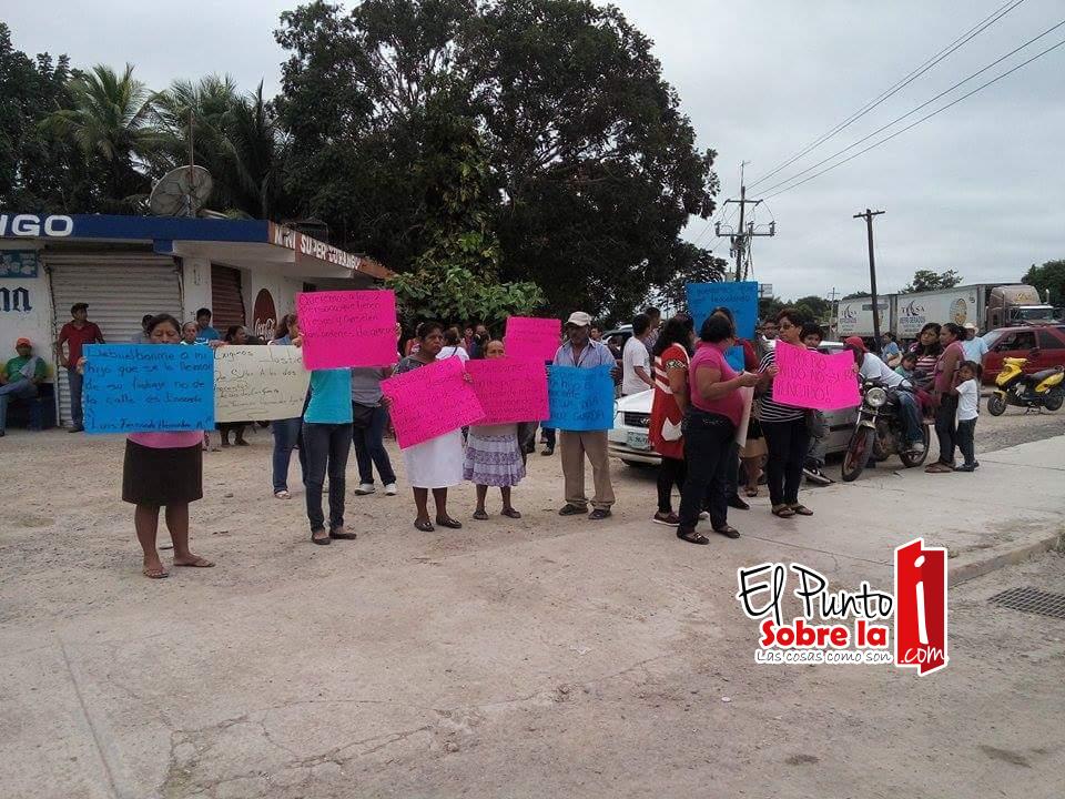 Habitantes de Carlos A. Madrazo amenzan con bloquear carretera federal