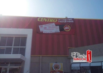 Super Aki hace chanchullos con el canje de pavos navideños