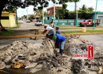 Ponen fin a acumulación de agua en la calzada Veracruz con Chapultepec