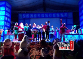 Encabeza la señora Mariana Zorrilla, encendido de luces navideñas