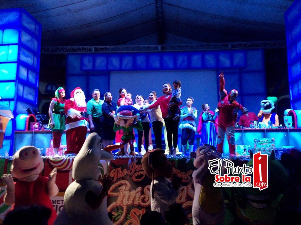 Encabeza la señora Mariana Zorrilla, encendido de luces navideñas