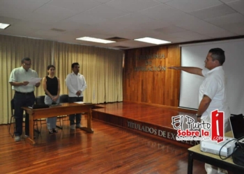 Presenta examen profesional Jesús Alcerreca manzanero en la UQROO