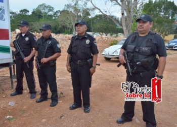 Un choque y guamazos entre policías de JMM