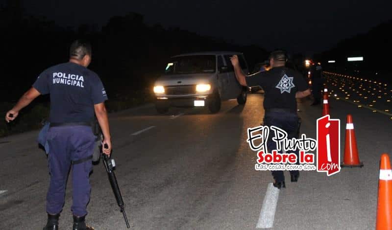 Roban celular a dama en taxi chetumaleño
