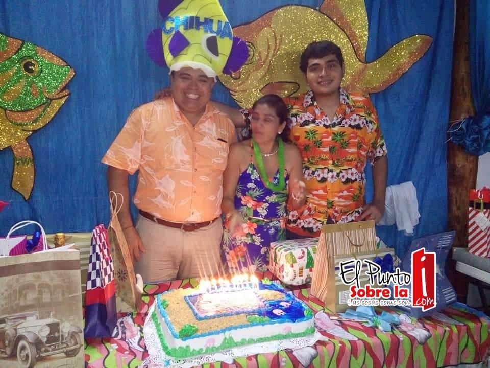 Celebra «La Chihua» sus 44 abriles