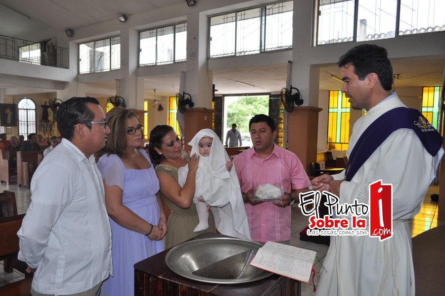 Bautizan a Fernanda Aine Montalvo Castillo