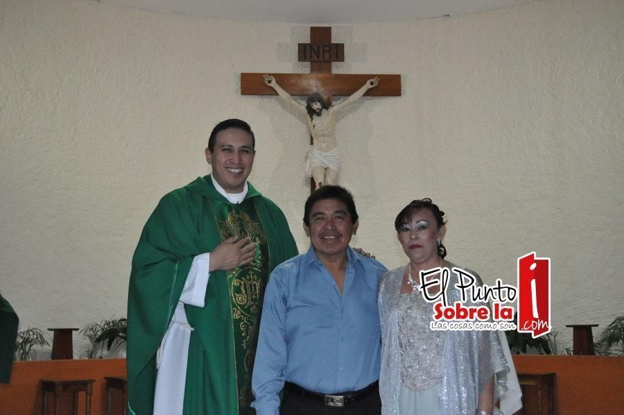 Bodas de plata celebran Clemente y Marbella