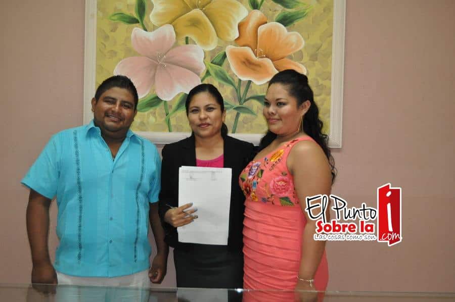 Celebran su boda civil Fabián y Circe