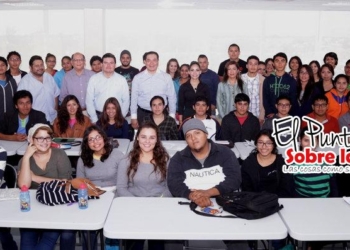 Rector da la bienvenida a nuevos estudiantes de la Licenciatura en Medicina