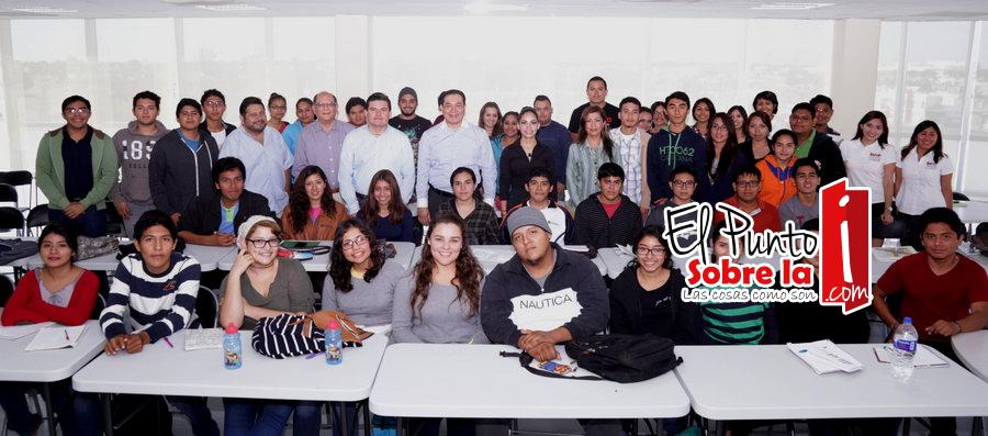 Rector da la bienvenida a nuevos estudiantes de la Licenciatura en Medicina