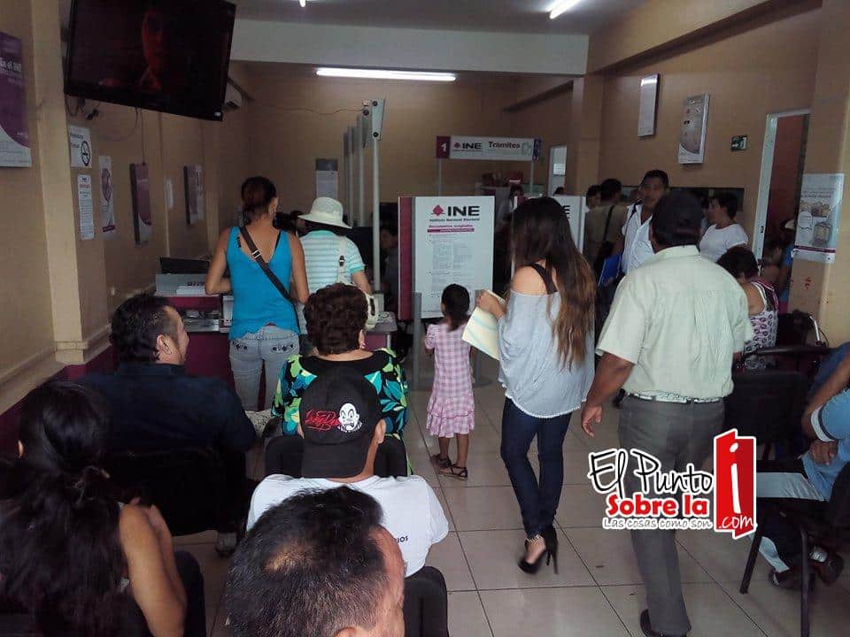 Revientan ciudadanos módulo del INE Distrito 02