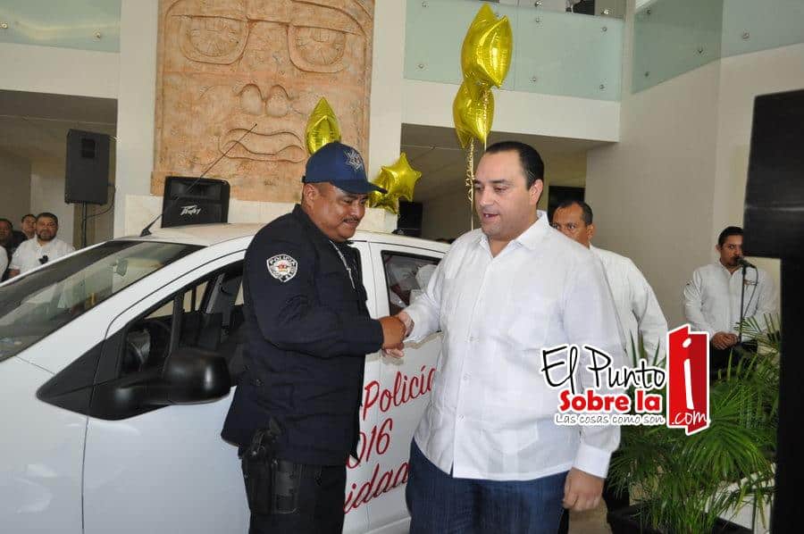Con un desayuno y la rifa de un automóvil celebran a los policías