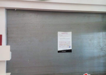 Sucursal de “Cablemas” los recibe con las puertas cerradas