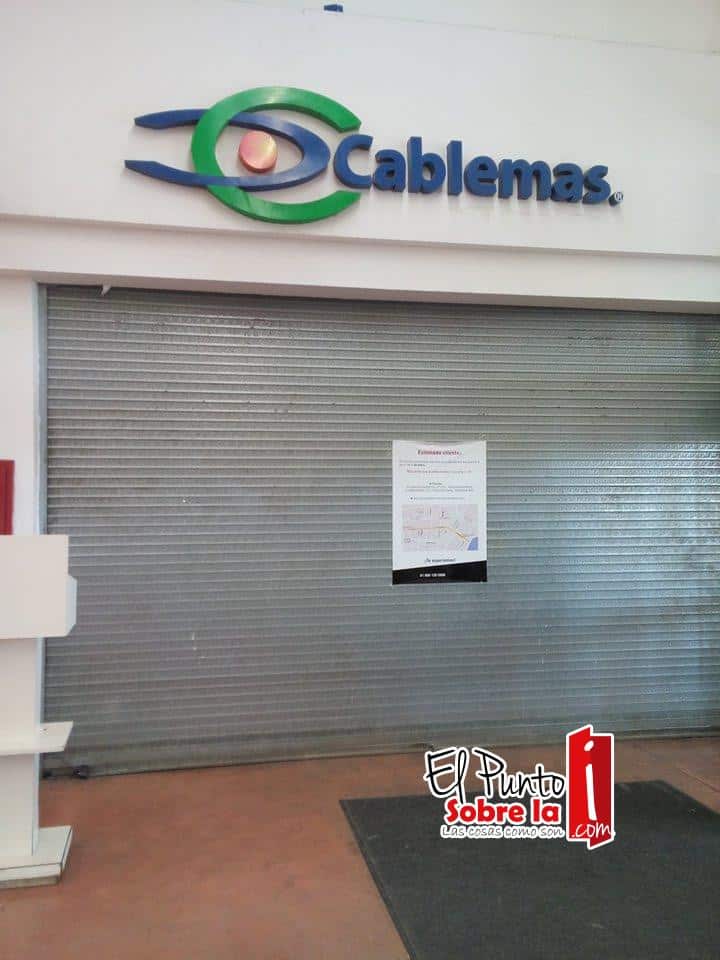 Sucursal de “Cablemas” los recibe con las puertas cerradas