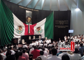Celebran 41 Aniversario de la Constitución de Quintana Roo