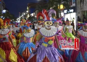 Solidarenses y visitantes disfrutan del Carnaval Playa del Carmen con alegría de corazón