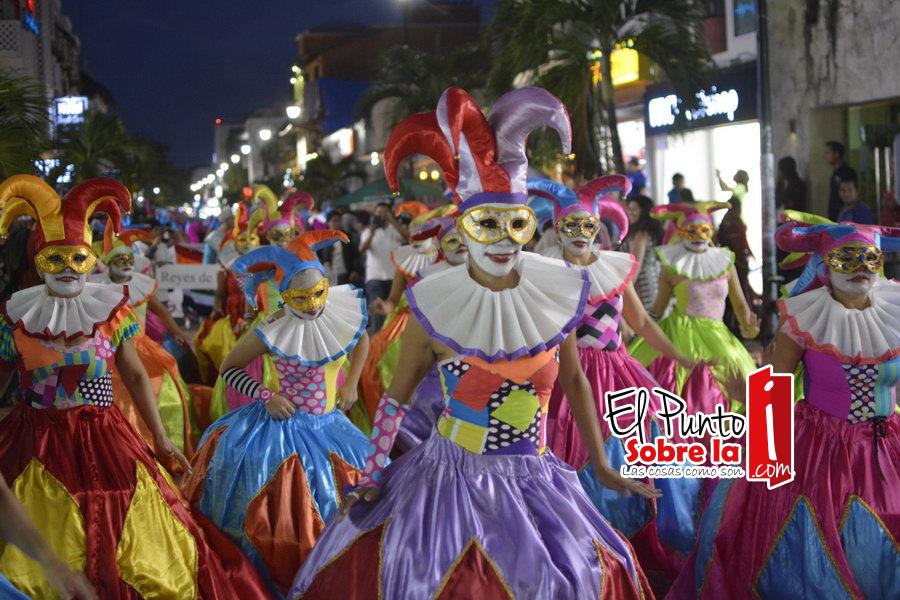 Solidarenses y visitantes disfrutan del Carnaval Playa del Carmen con alegría de corazón