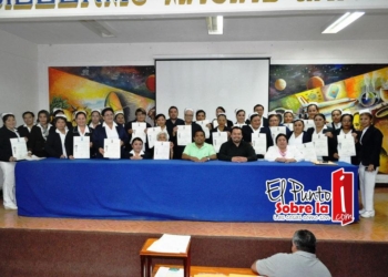 Enfermeras de la sección 45 del SNTS reciben títulos (FOTOS)
