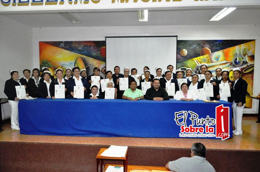 Enfermeras de la sección 45 del SNTS reciben títulos (FOTOS)