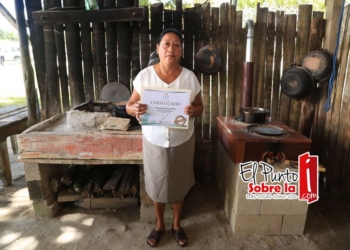 Abuxapqui ya entrego mil estufas ecológicas con apoyo de Enrique Peña Nieto