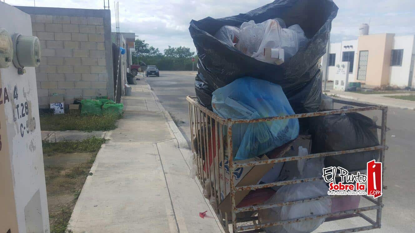 Montones de basura adornan el Fraccionamiento Sian’Kaan III
