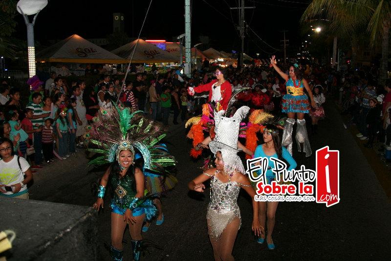 La lluvia “agua” el primer paseo de Carnaval en Chetumal