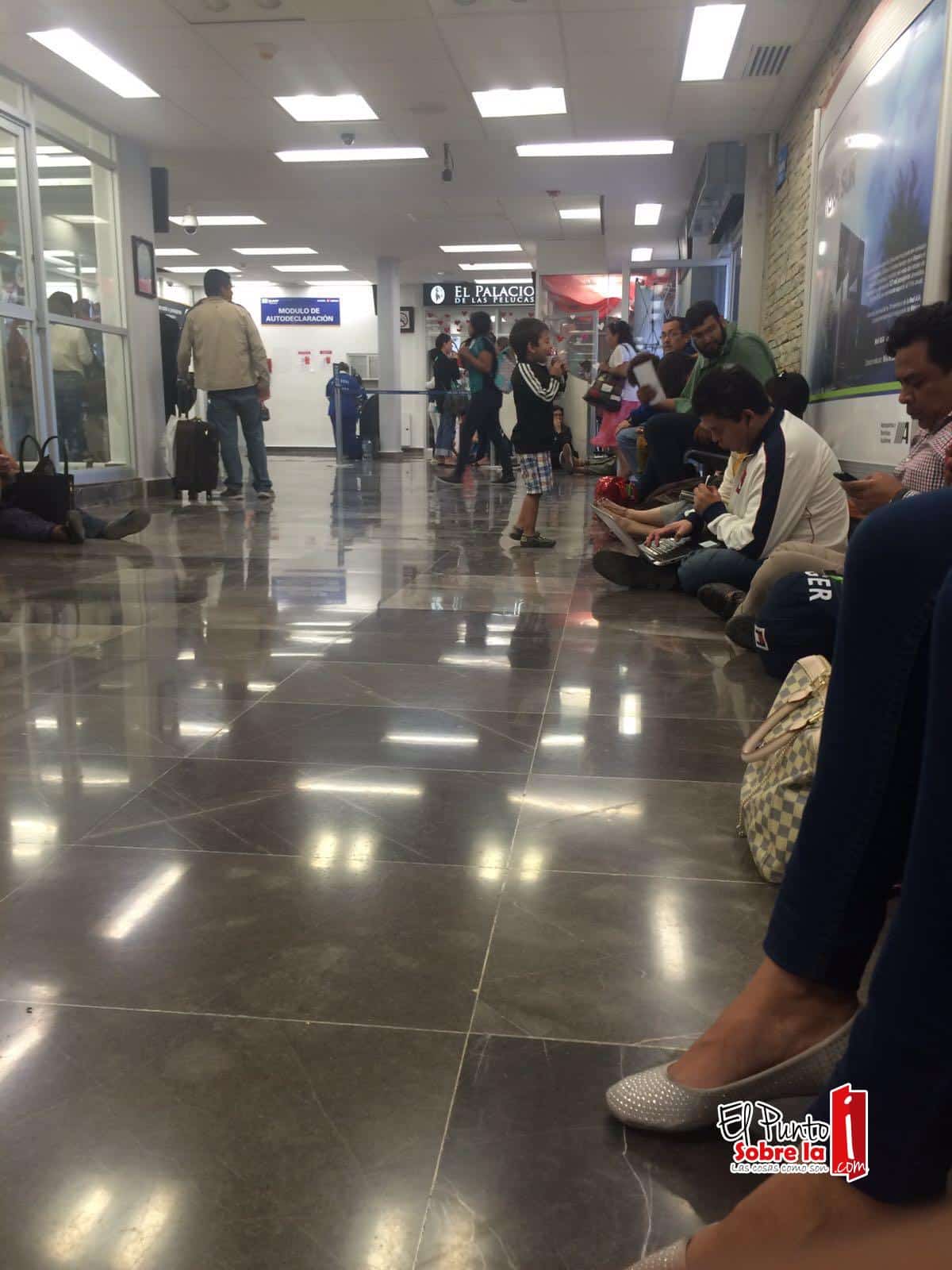 Decenas de pasajeros quedan varados en el Aeropuerto de Chetumal