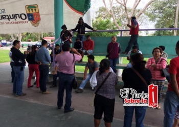 Autoridades dejan plantados a manifestantes y amenazan con otro cierre carretero