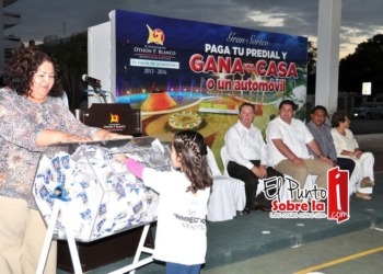 Pedro Coma, ganador de la casa que rifo el Ayuntamiento de Othón P. Blanco