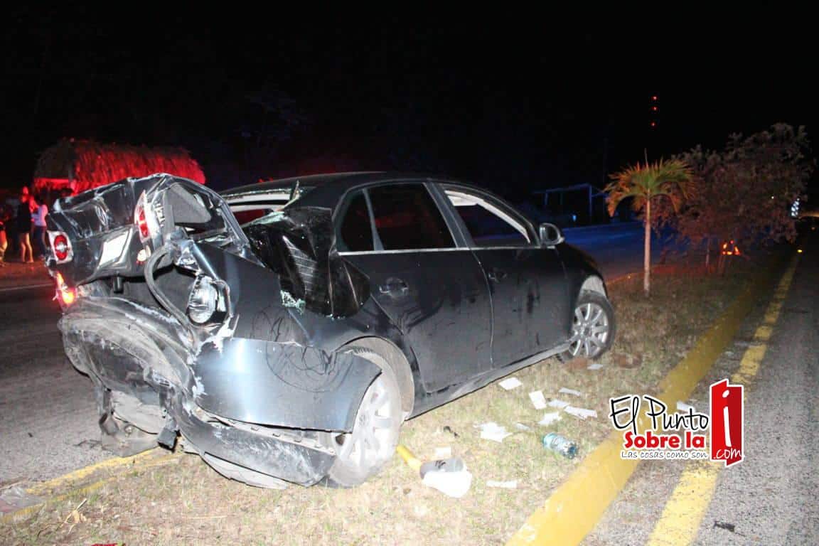 Aparatoso choque carretero en Andrés Quintana Roo