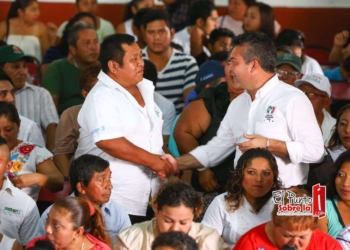 Convive Mauricio Góngora con habitantes de Señor por 78 aniversario
