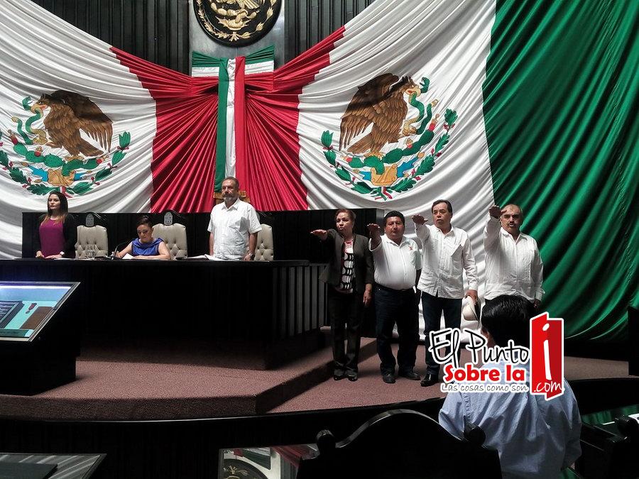Masiva pasarela de licencias en el Congreso del Estado