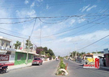 Estorboso cable lleva meses en el abandono de la CFE