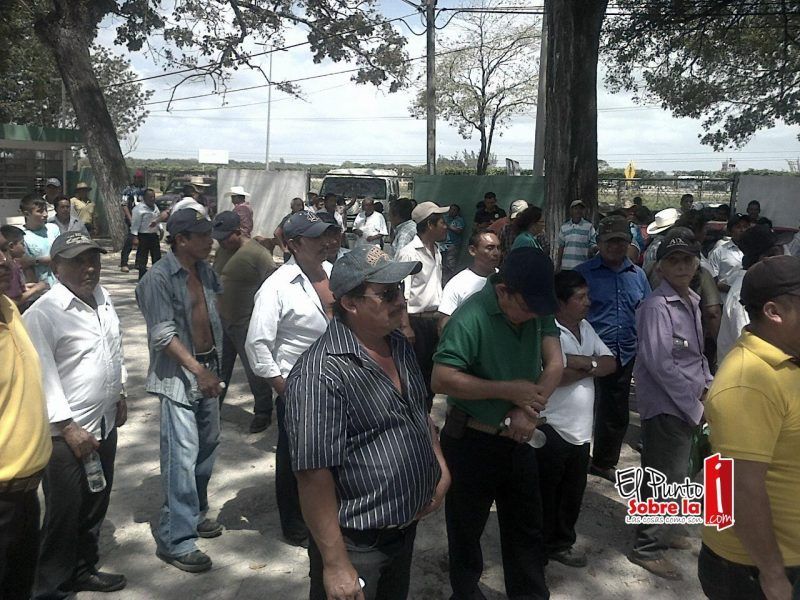 Ganaderos se manifiestan denuncian incumplimiento de SAGARPA
